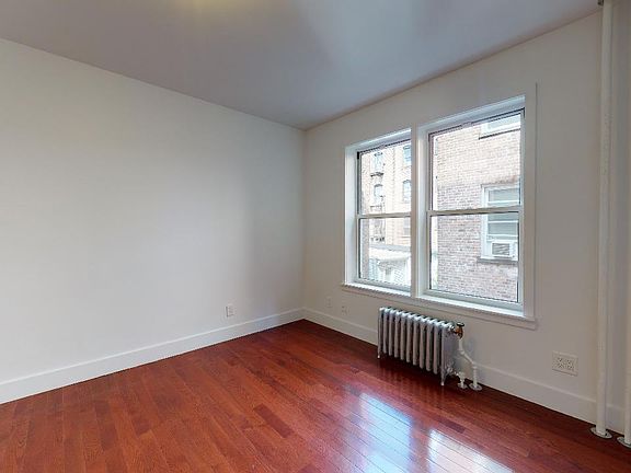 5th image of 160 Vroom St APT 32