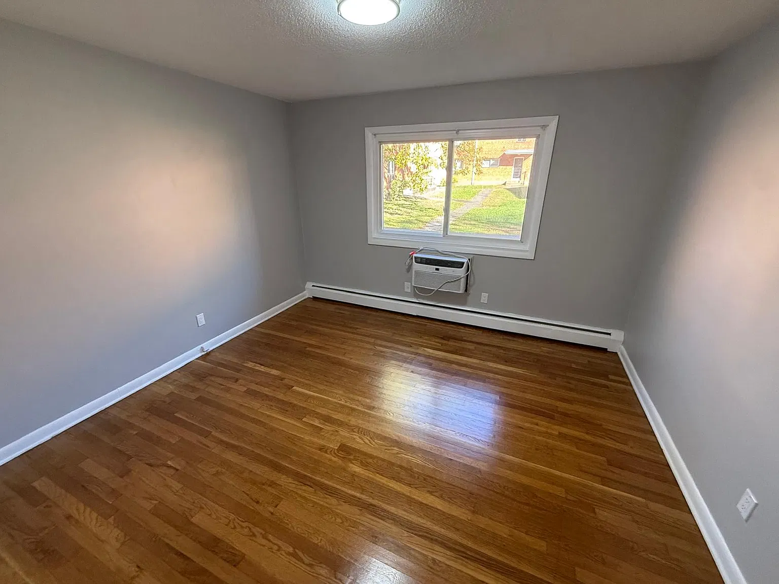 2 bed, 600 sqft, $1,800 — Photo 2