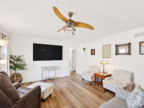 3rd image of 1114 Starlight Drive