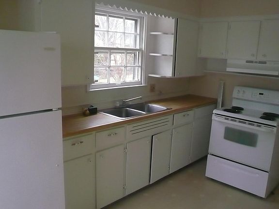 3rd image of 843 Shoshone Ave