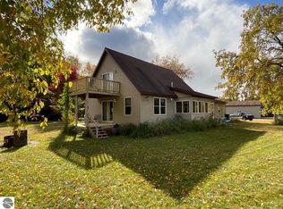 9576 W 28th Rd, Mesick, MI 49668