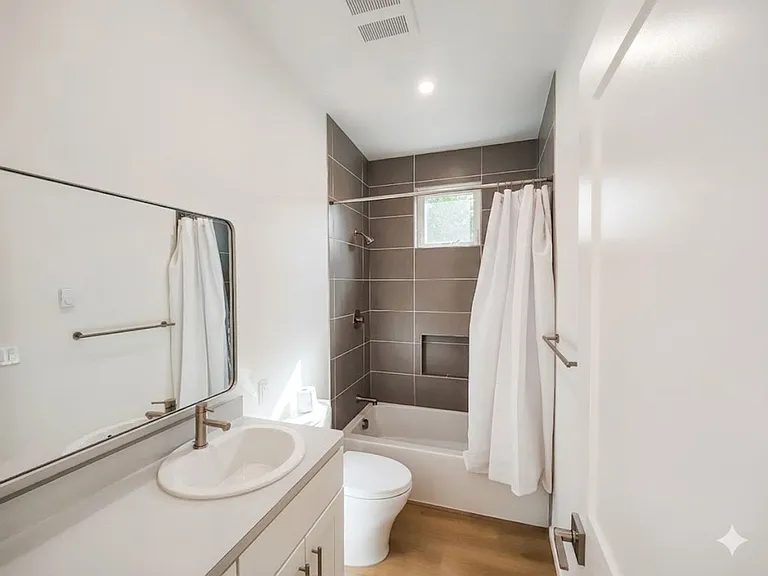 746 NE Revere Ave — Photo 6