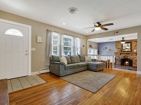 5th image of 32 Oakside Dr