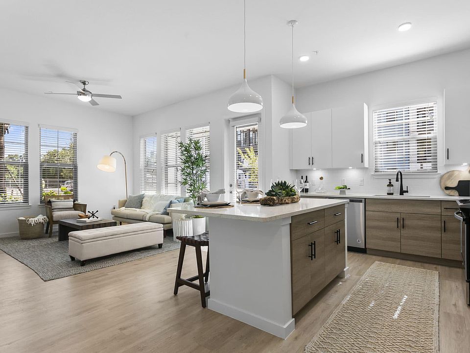 1st image of 1306 N Beckley Ave #1180