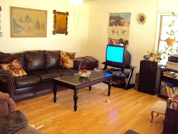 2nd image of 927 Armstrong Ave