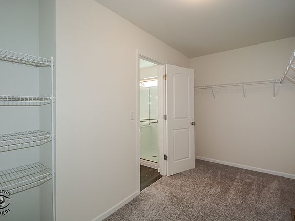 5th image of 560 Gipp Dr
