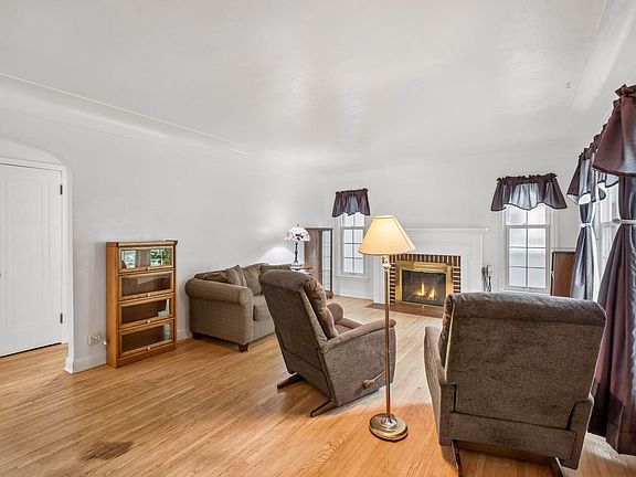 2nd image of 671 Como Ave