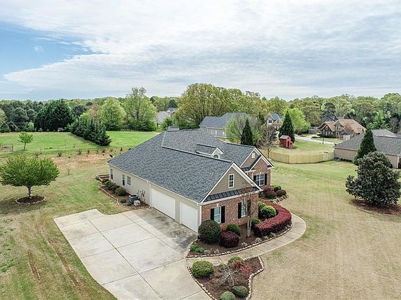 4th image of 49 Sawtooth Oak Dr