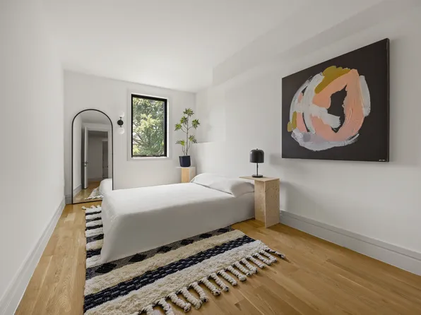 966 Bergen Street image 26 of 35