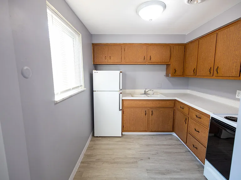 1101 Broadway Ave — Photo 6