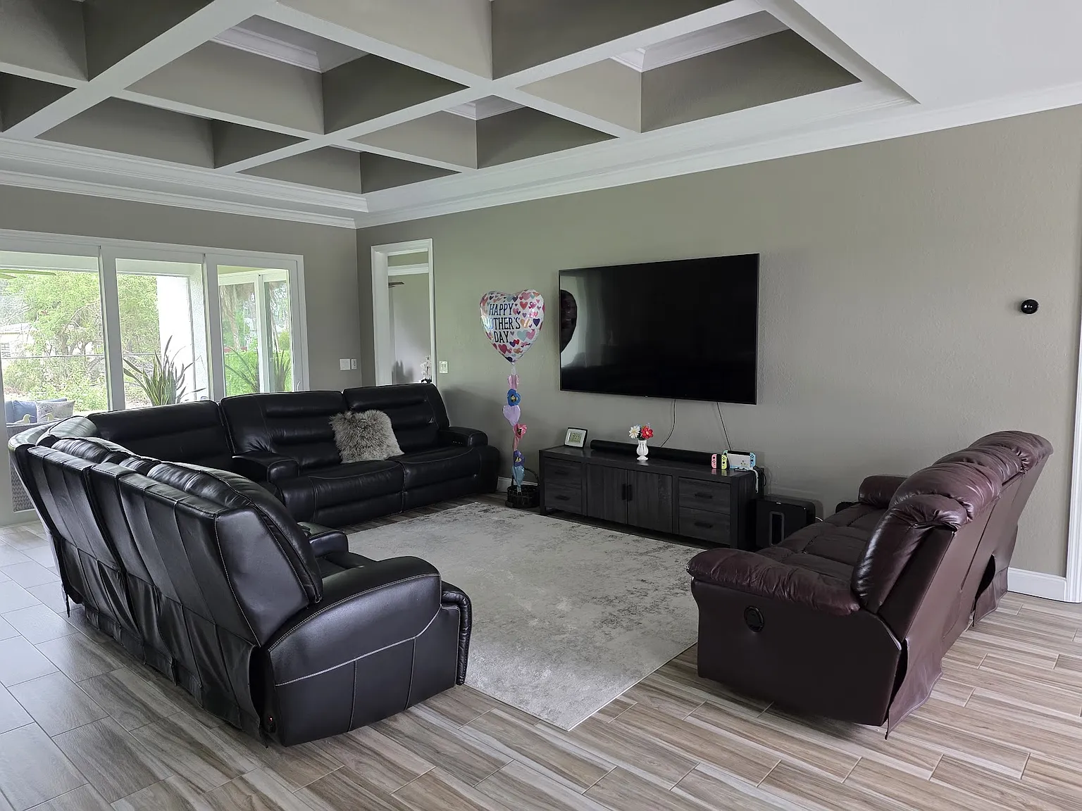 4 bed, 2319 sqft, $2,500 — Photo 4