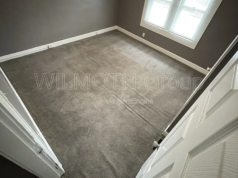 4214 E Washington St — Photo 14