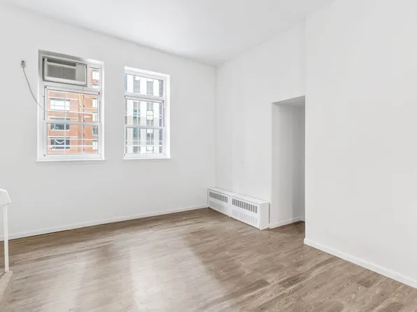 88 Fulton Street image 8 of 9