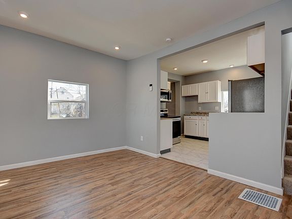 2nd image of 208 Clarendon Ave