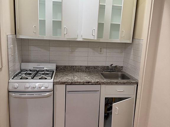 4th image of 66 E 80th St APT 2B