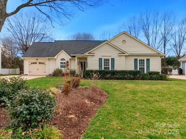 8723 Totteridge Dr, Charlotte, NC 28277
