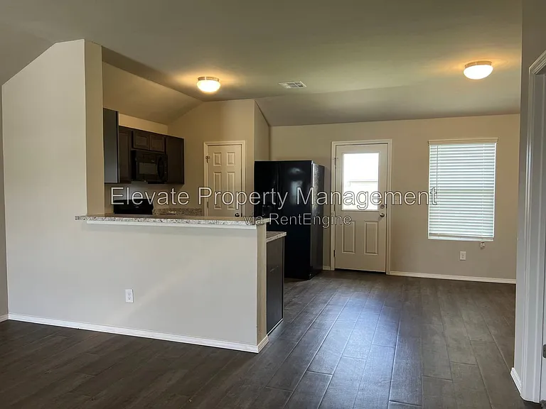 1357 Dustin Dr — Photo 7