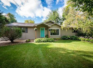 2613 Gladeview Rd, Cottage Grove, WI 53527