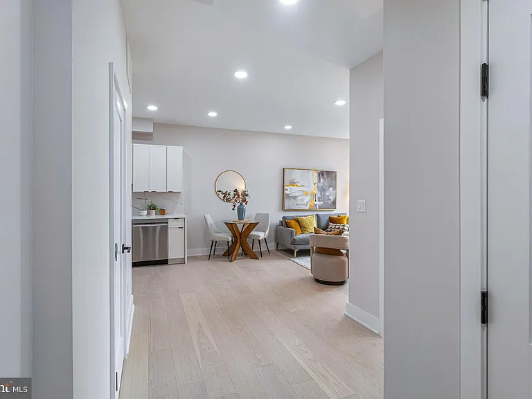 1516 E Capitol St NE #10 — Photo 15
