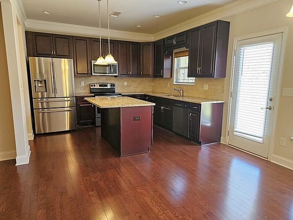 4th image of 10563 Naramore Ln