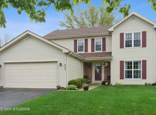 520 Waterford Dr, Lake Zurich, IL