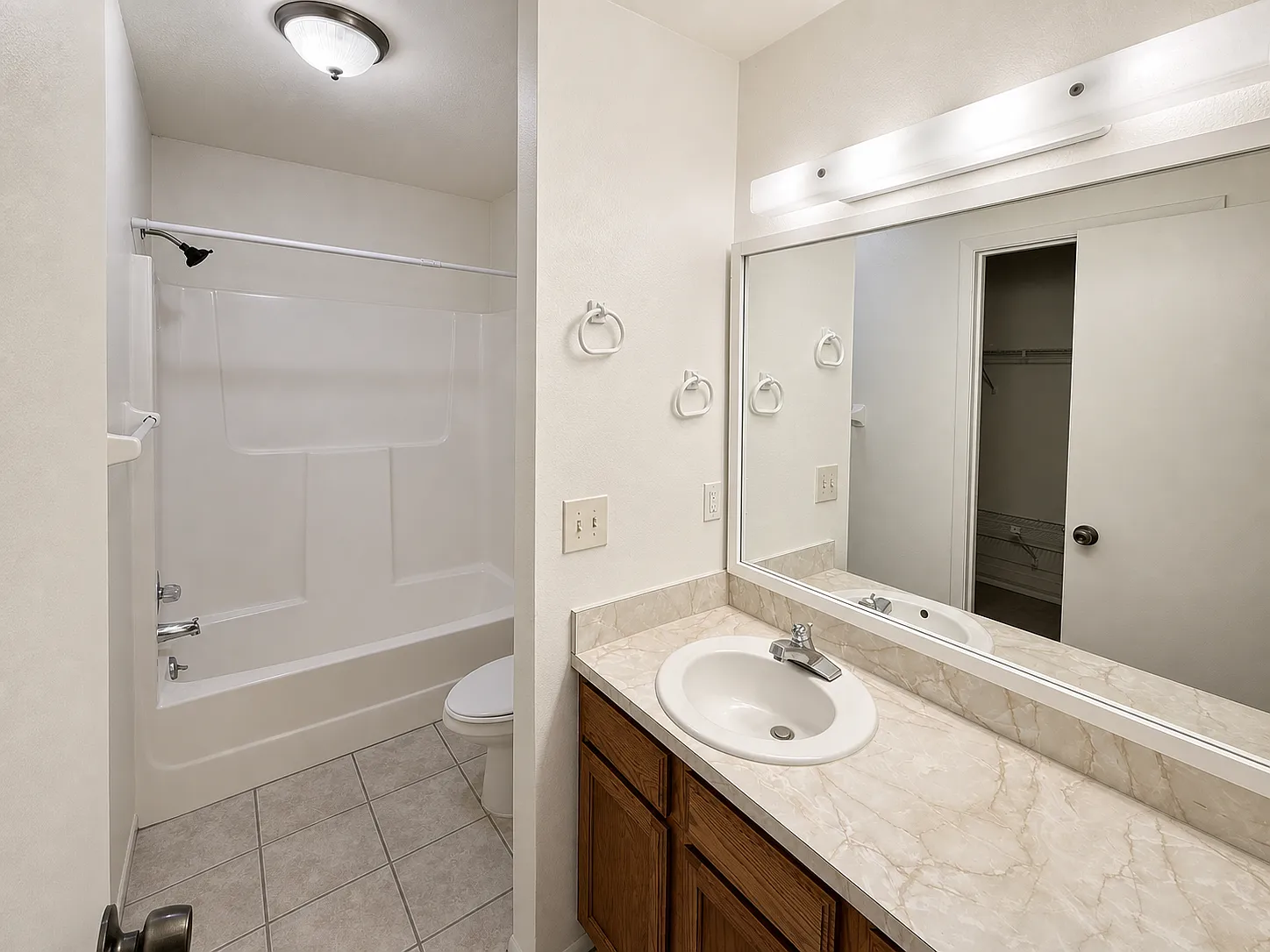 2 bed, 2.0 bath, 932 sqft, $1,550 — Photo 2