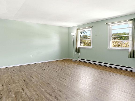 4th image of 96 Queen Ave