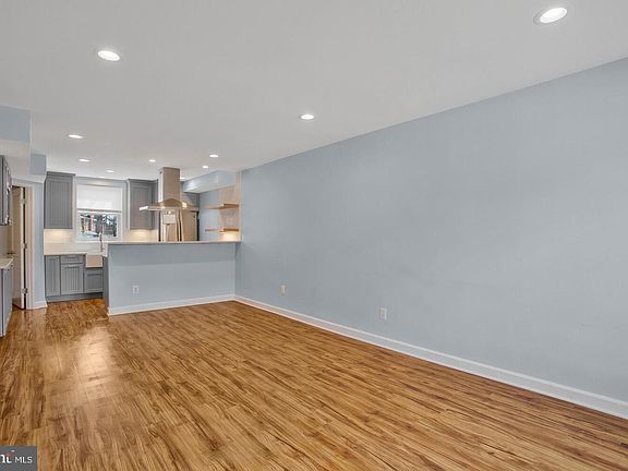 2nd image of 3605 Edison St