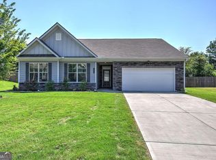 204 McGinnis Cir, Calhoun, GA 30701