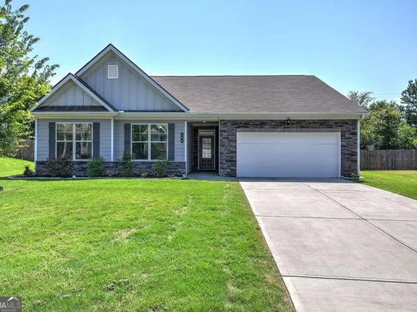 204 McGinnis Cir, Calhoun, GA 30701