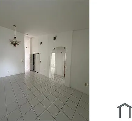 3 bed, 1076 sqft, $3,330 — Photo 3