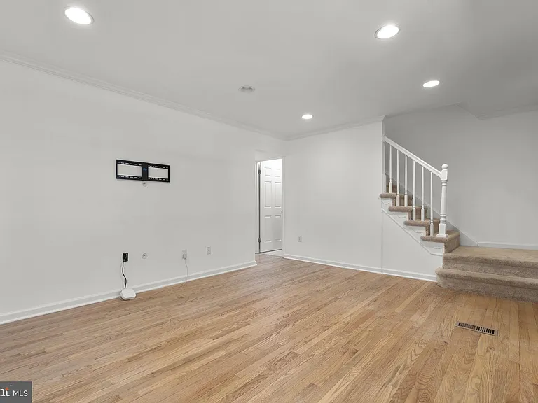 2407 Alsop Ct — Photo 6