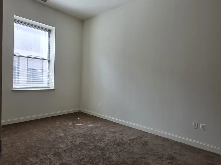 811-0 Filbert St #810 — Photo 12