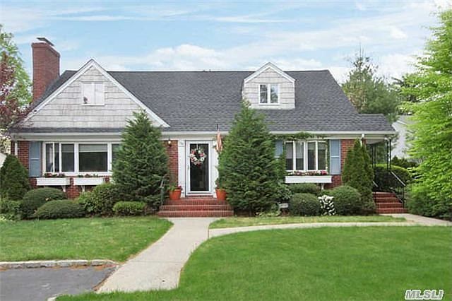 1st image of 194 Nassau Blvd