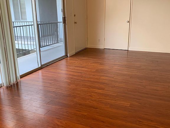 2nd image of 725 N Sweetzer Ave #207