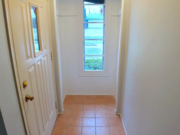 4th image of 802 Blanchette Dr