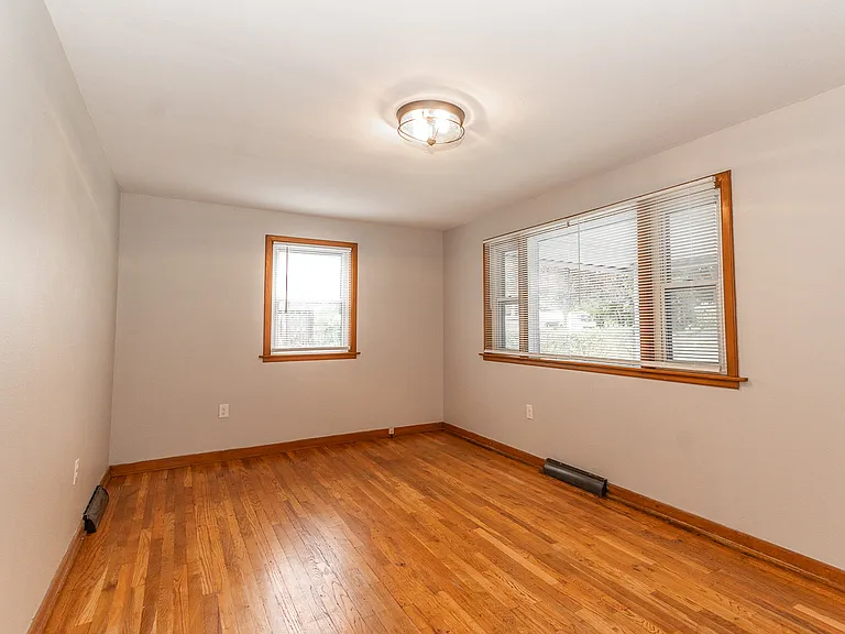 437 Elizabeth St — Photo 22
