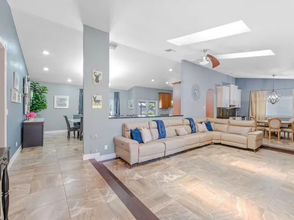 15541 S Roundtable Road, Davie, FL 33331