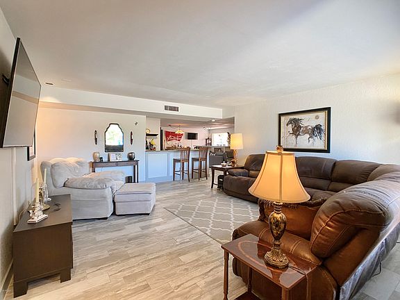 4th image of 4563 W Larkspur Dr