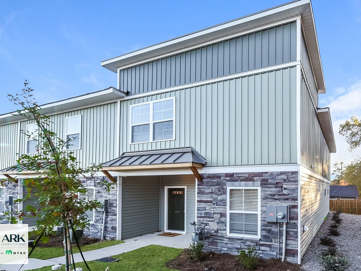 2 bed, 2.5 bath, 1428 sqft, $1,635 — Photo 2