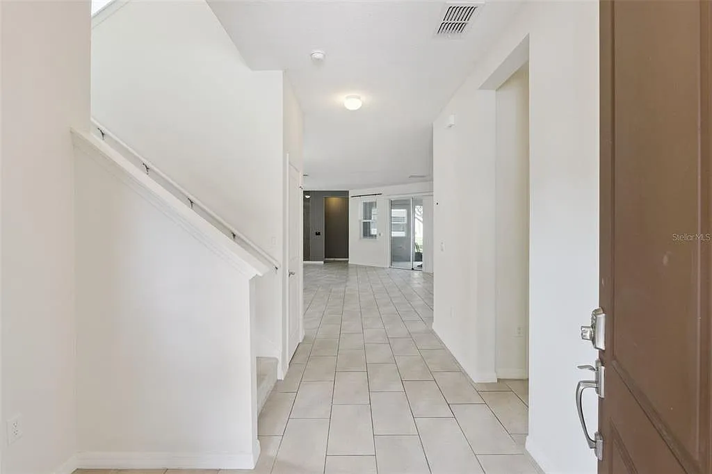 5 bed, 3.5 bath, 3448 sqft, $3,800 — Photo 2