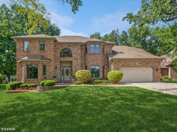 6 Winterberry Ct, Bolingbrook, IL 60440