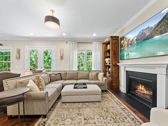 2nd image of 926 Regency Cottage Pl