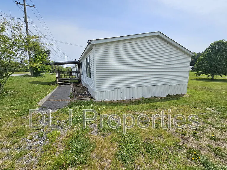 1376 Providence Rd — Photo 2