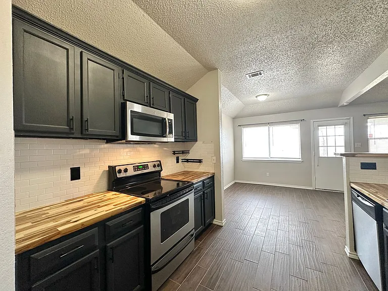 1910 Michele Dr — Photo 13