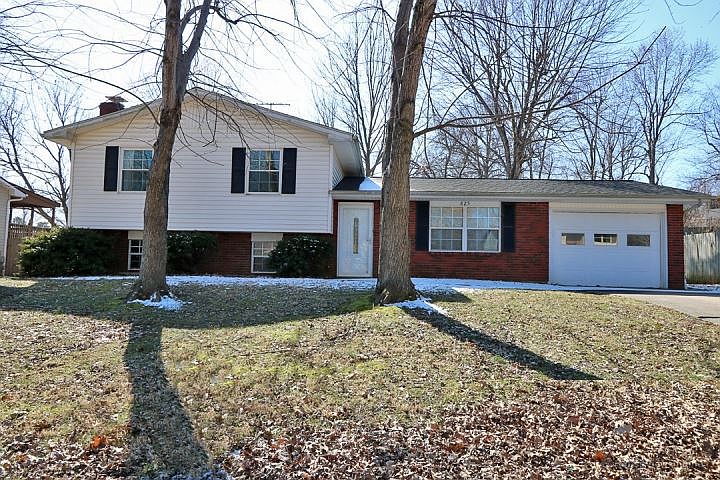 1st image of 825 Odus Dr