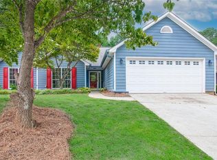 689 Glenspring Dr, Lawrenceville, GA 30043