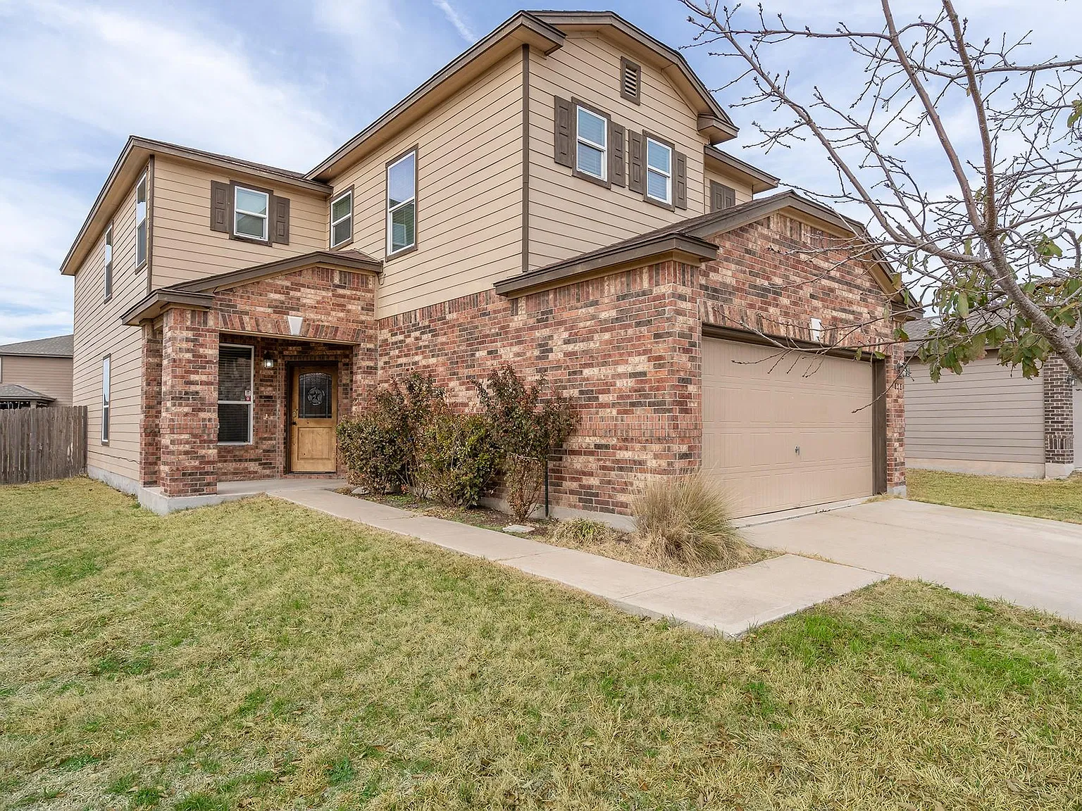 5 bed, 3.0 bath, 2758 sqft, $2,450 — Photo 2