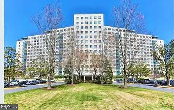 10201 Grosvenor Pl #1123