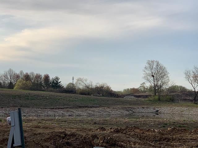 2nd image of 1813 Sycamore Rdg